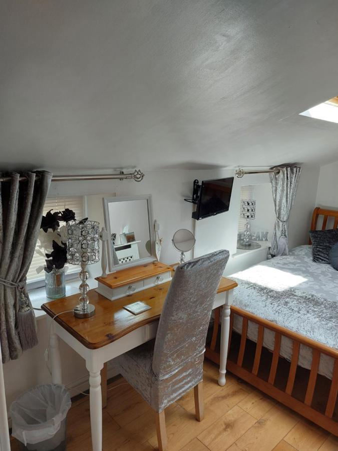 Single Room with Private Bathroom