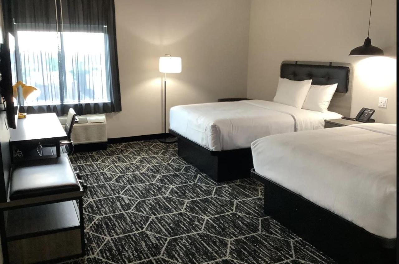 Queen Room with Two Queen Beds - Mobility Access/Non-Smoking