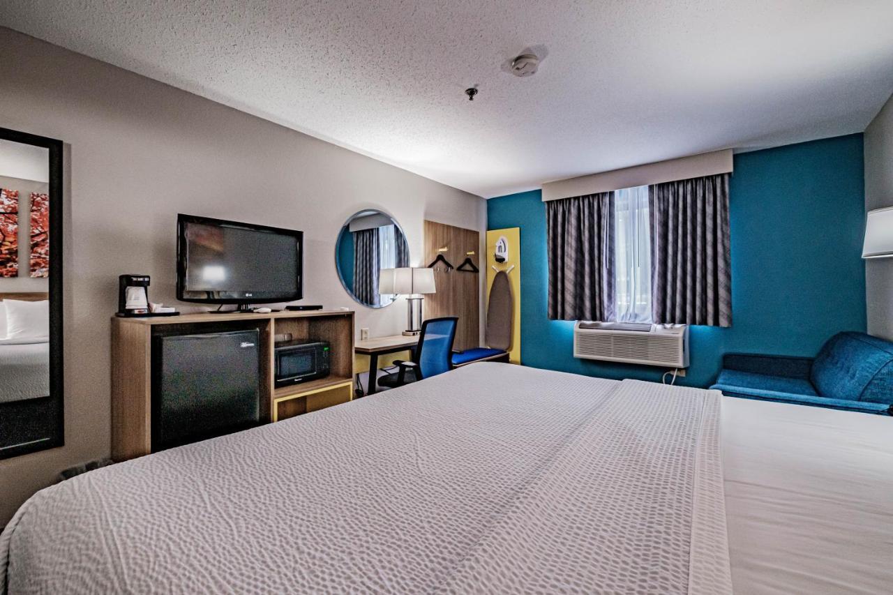 Standard Room with King Bed - Non-Smoking