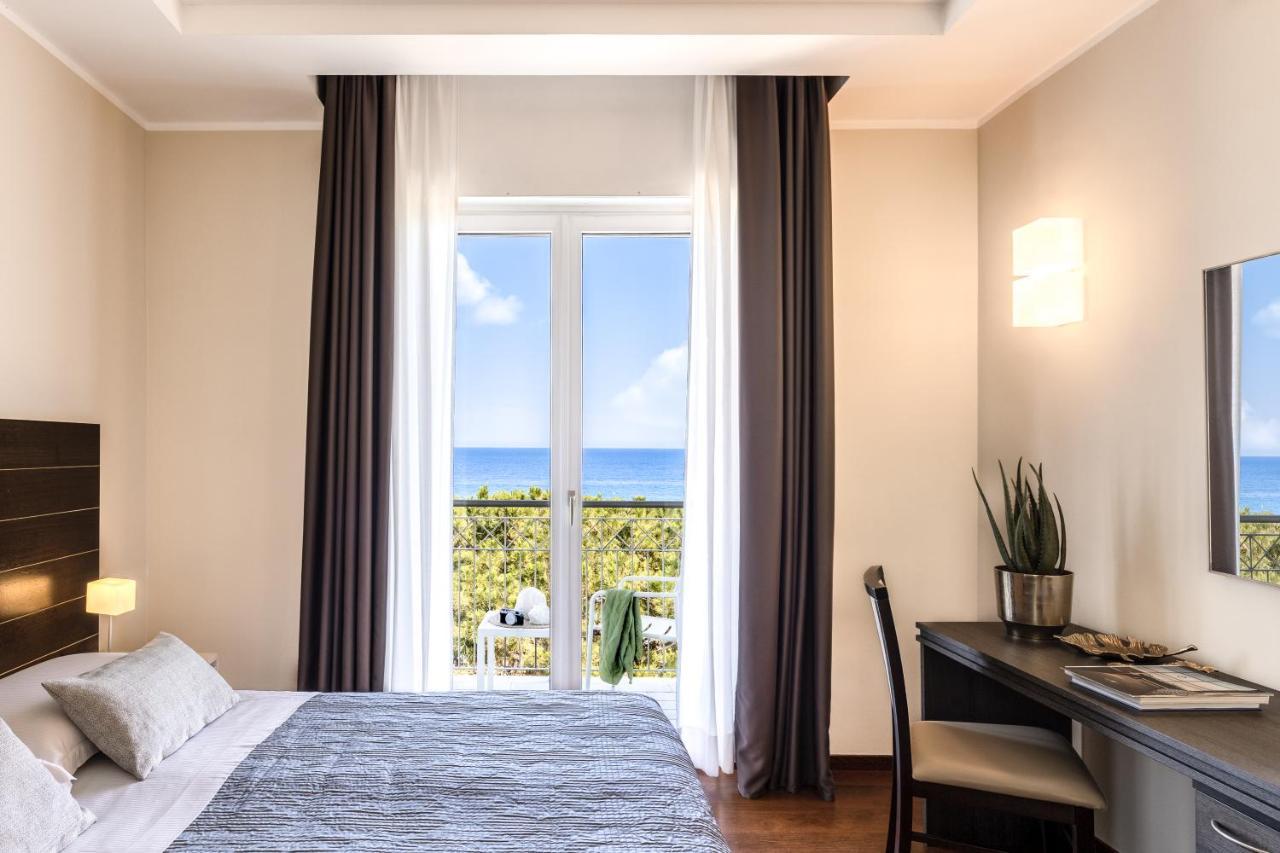 Doppel-/Zweibettzimmer mit Meerblick