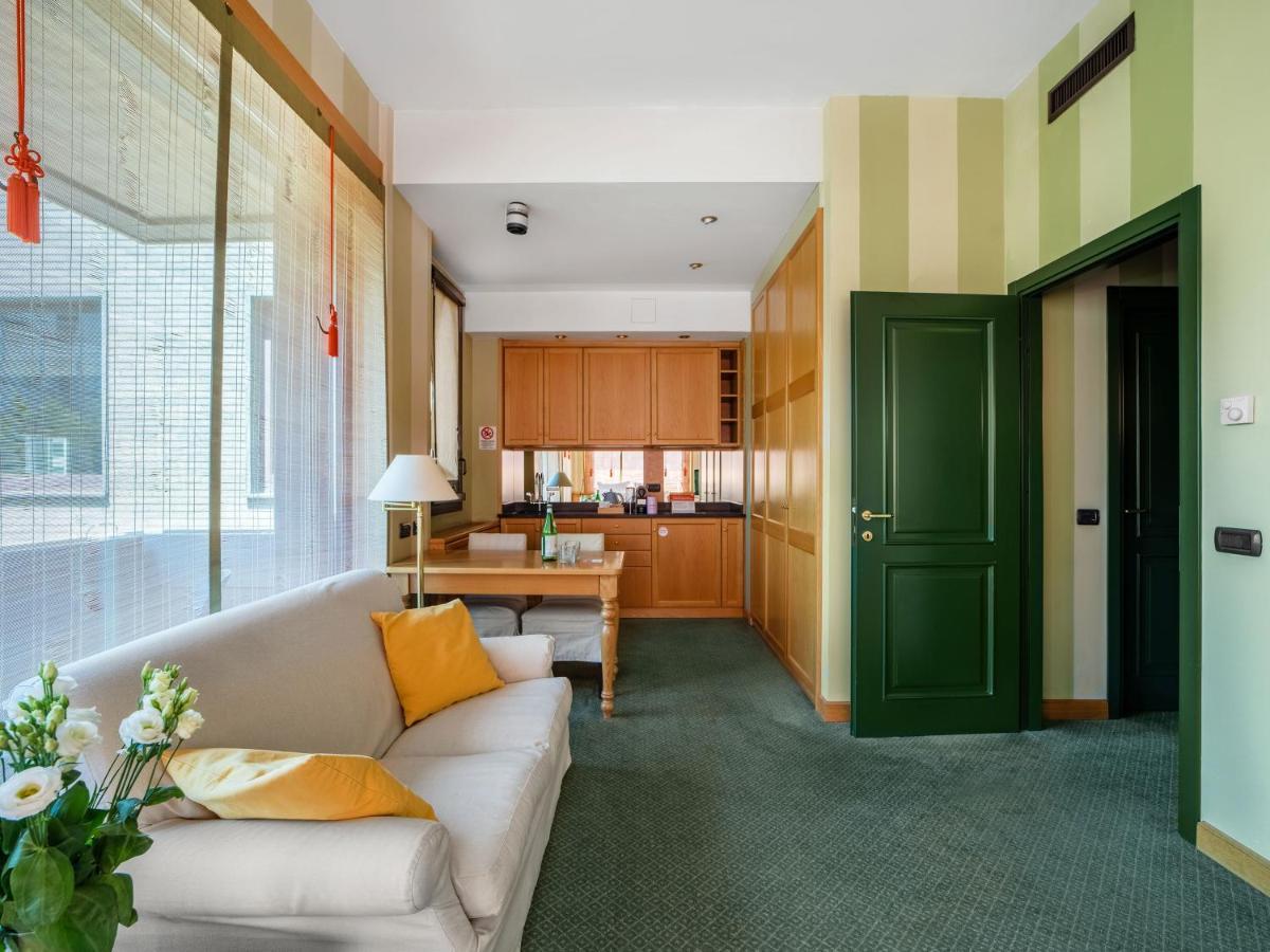 Large Studio Kitchenette,1259426140:JPEG