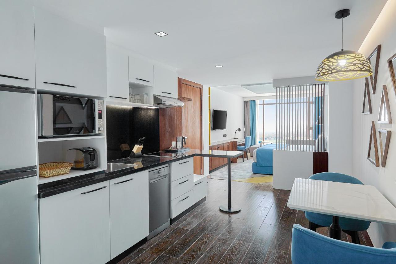 King Suite with City View - Smoking