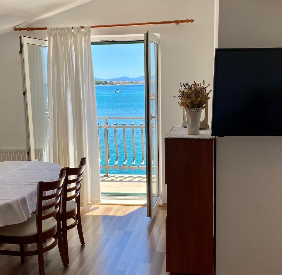 Three-Bedroom Apartment with Terrace and Sea View (5 Adults)