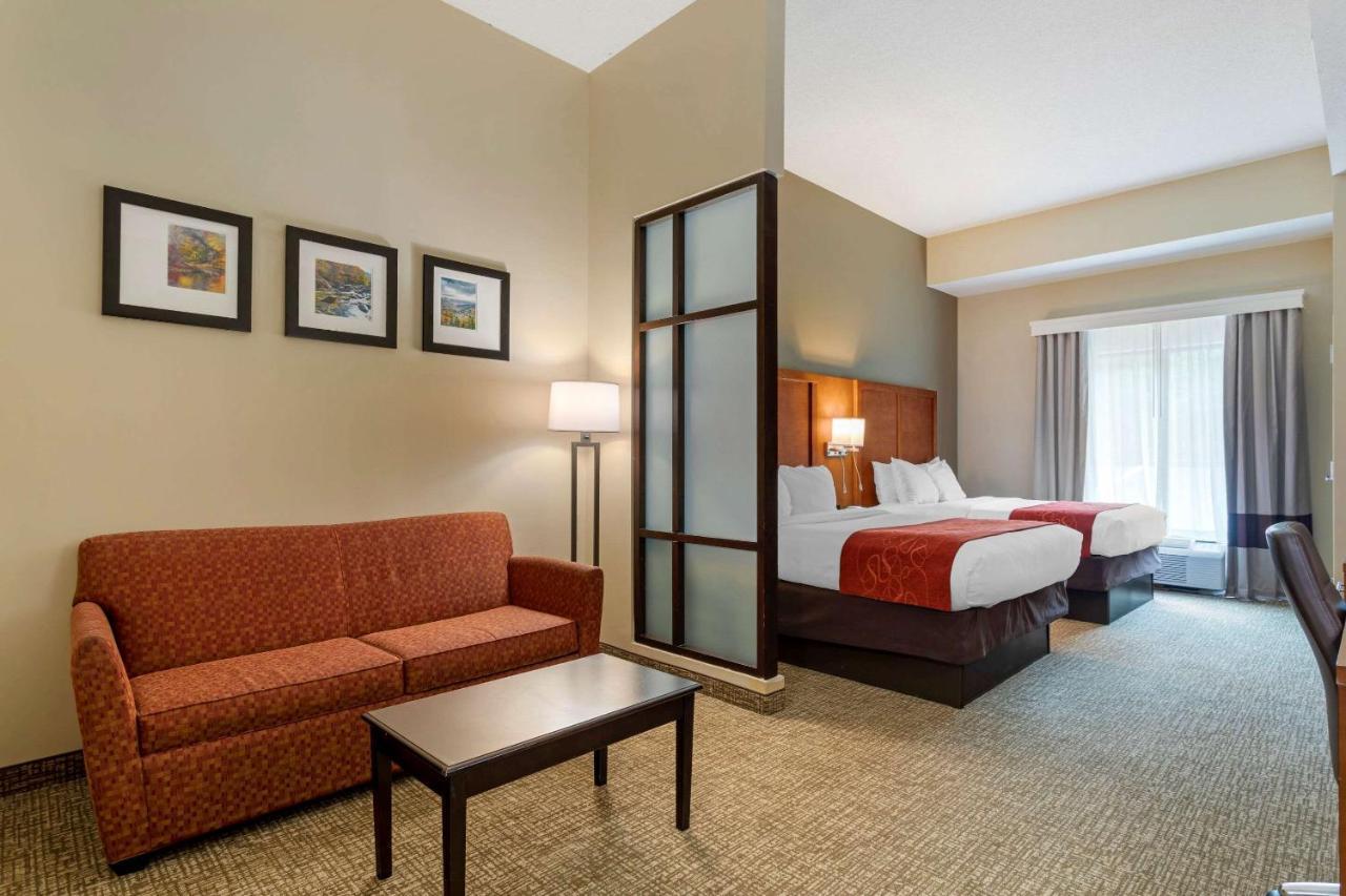 Queen Suite with Two Queen Beds Non-Smoking