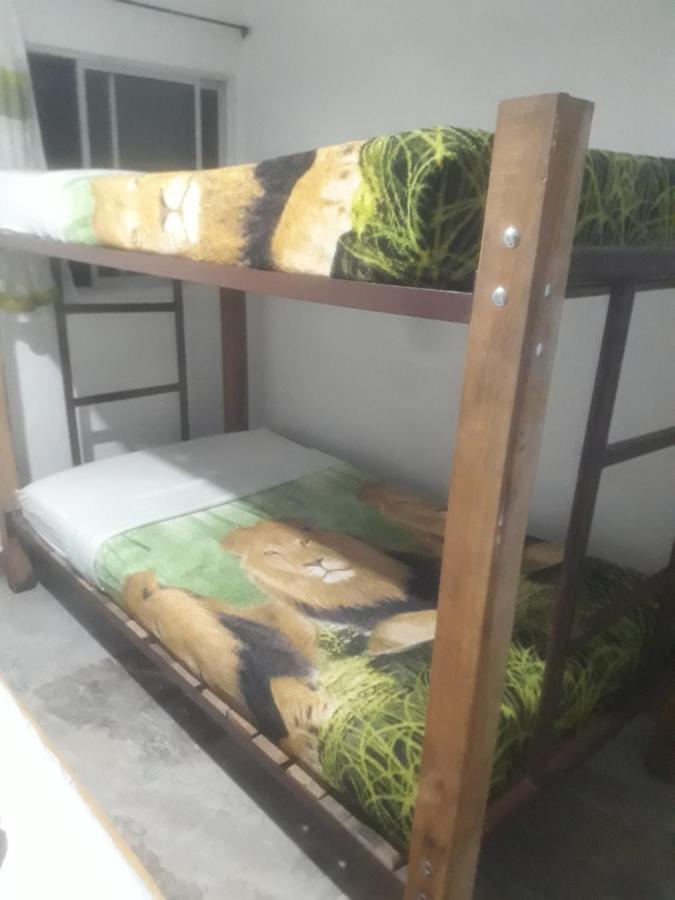 Cama individual en habitación compartida mixta