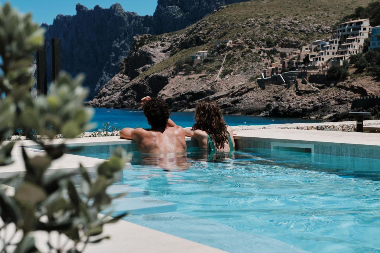 Suite mit eigenem Pool und seitlichem Meerblick