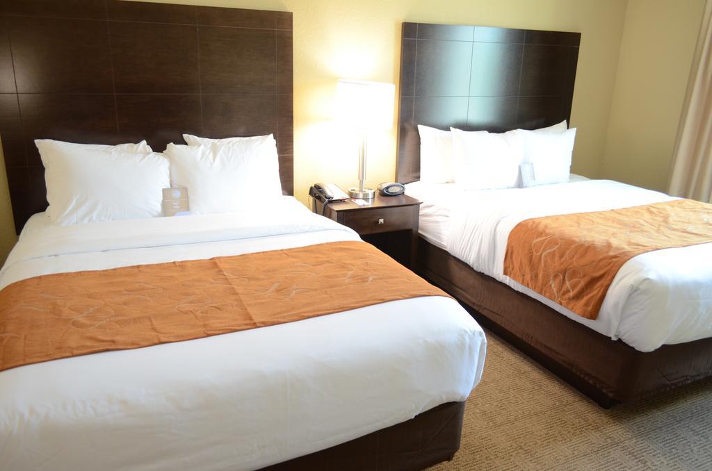 Suite with Two Queen Beds - Accessible/Non-Smoking