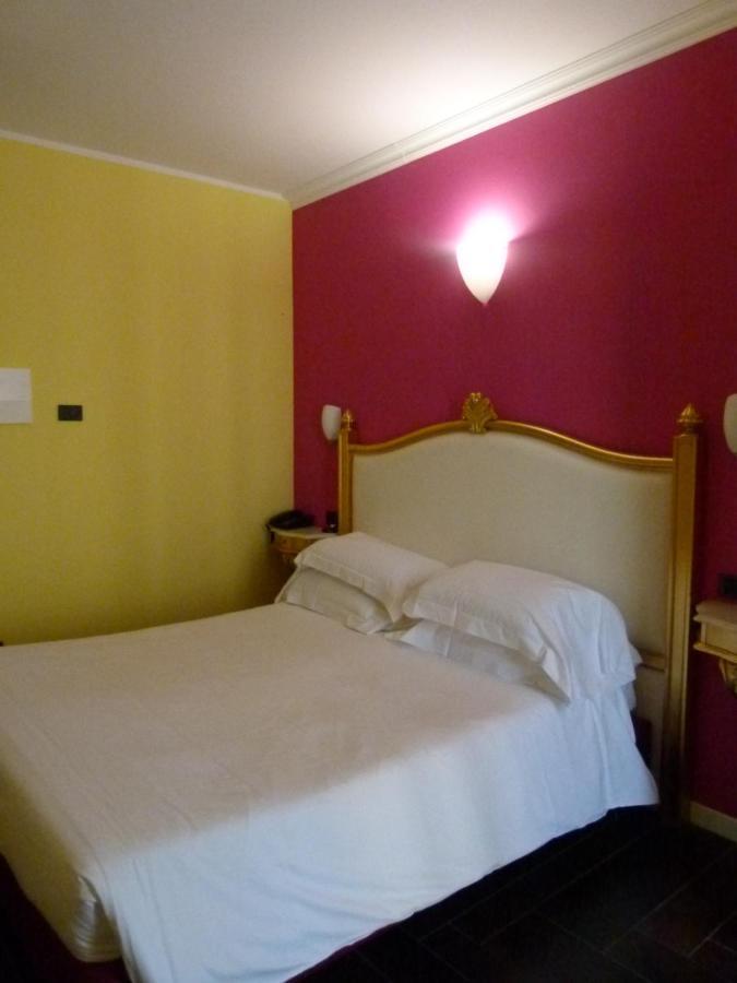 Deluxe Queen Suite with Balcony