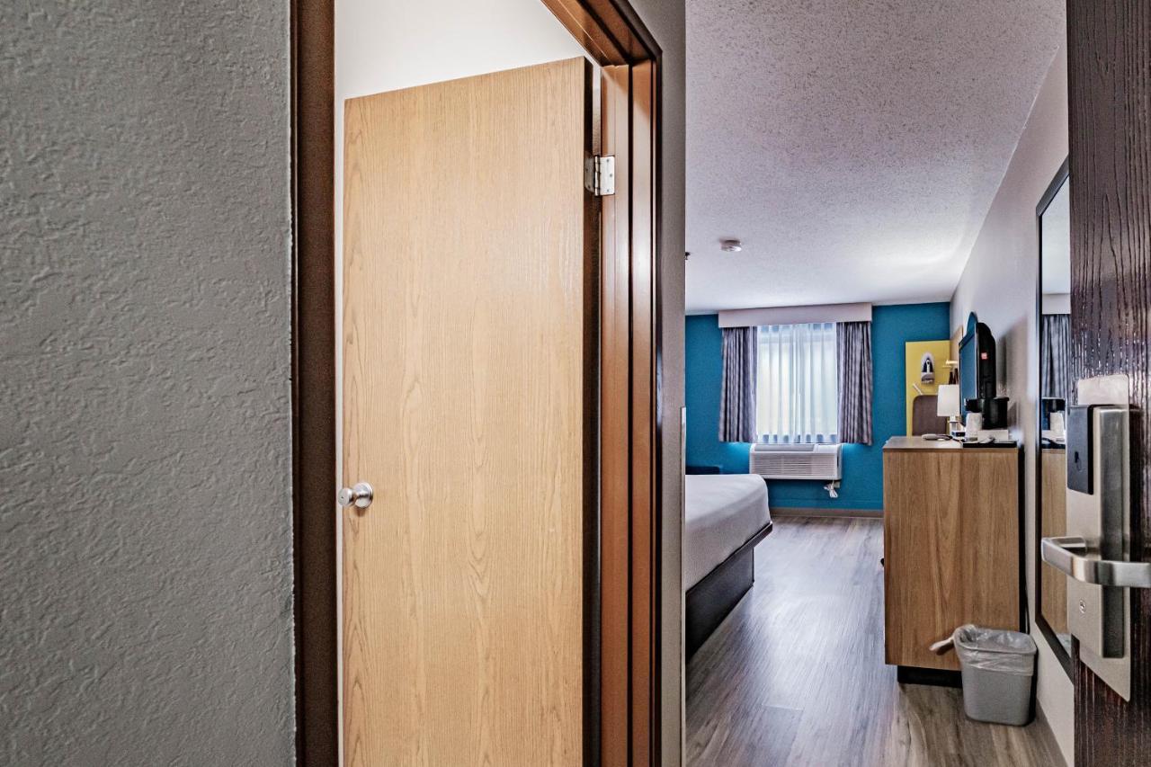 One-Bedroom King Suite - Non-Smoking