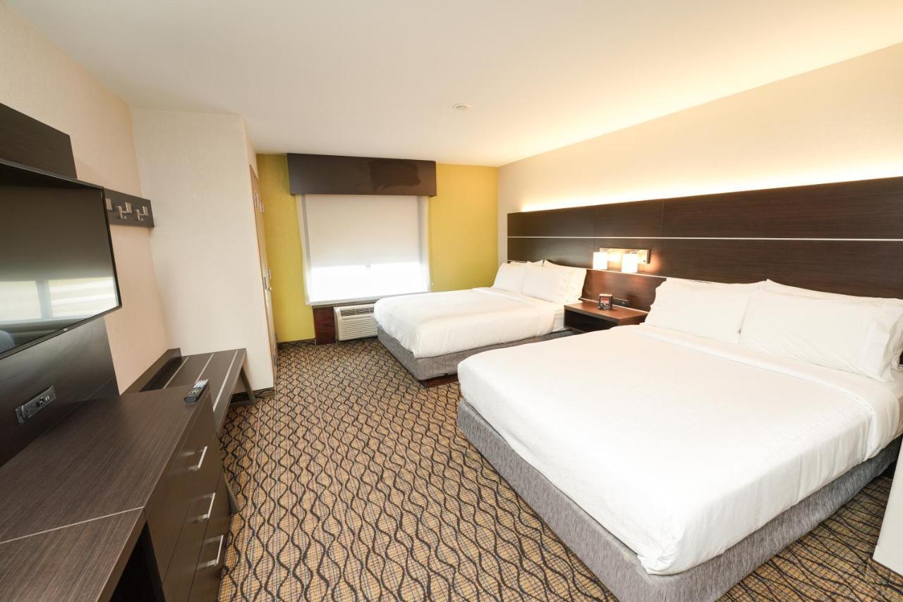 Standard Room with Two Queen Beds