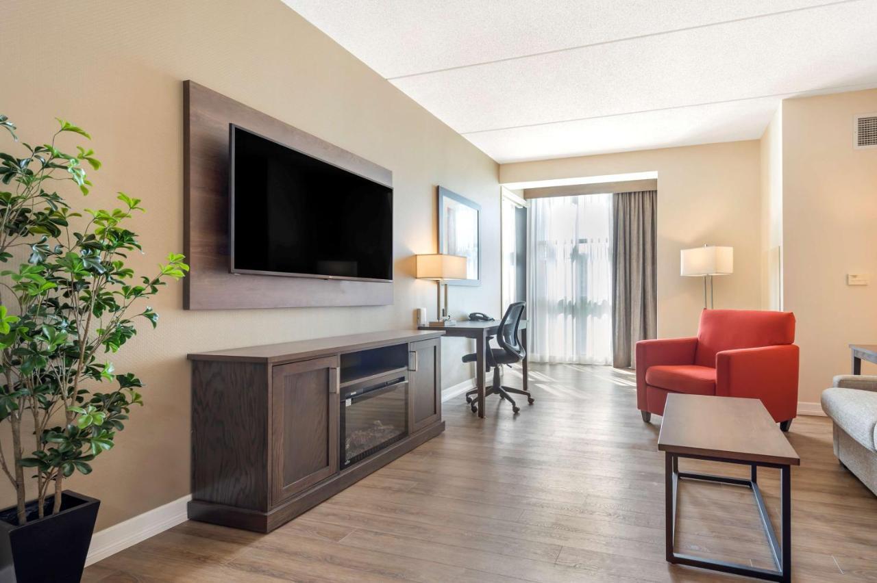 King Suite Sofa Bed Kitchenette Park View or Non-Smoking