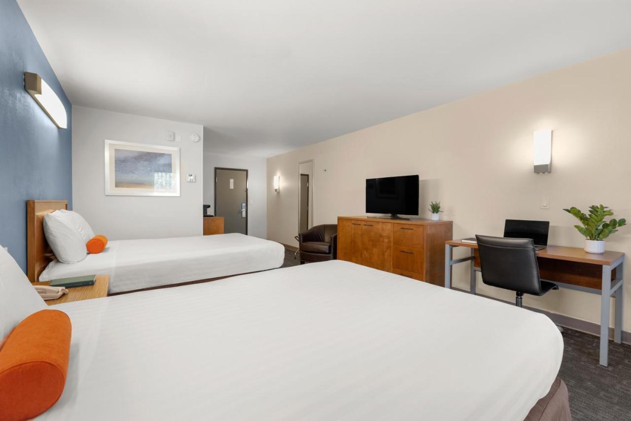 Deluxe Double Room (2 Adults + 1 Child)