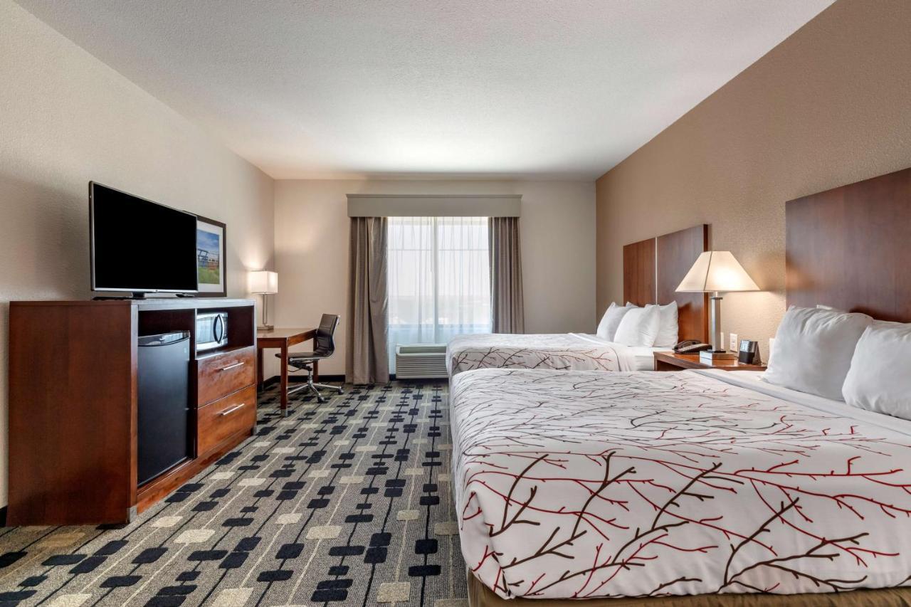Queen Room with Two Queen Beds and Roll-In Shower - Mobility Access/Non-Smoking