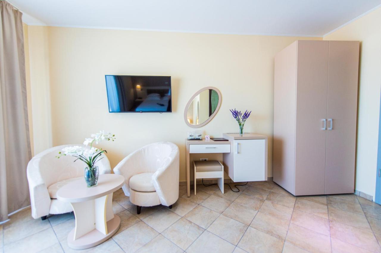 Grand Deluxe Double Room with Promenade View