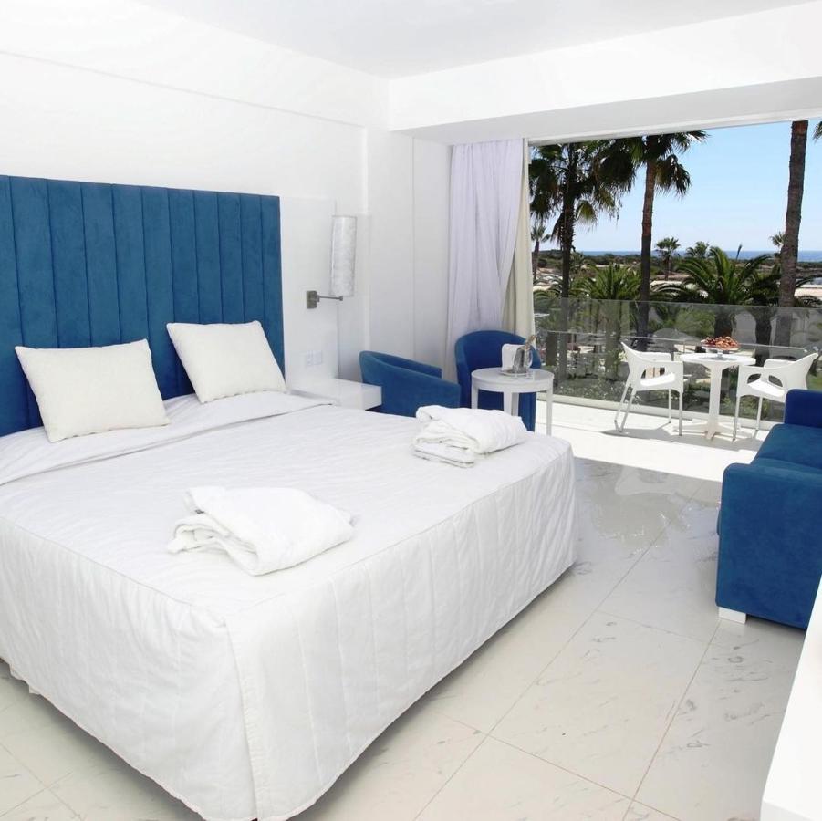 BeachFit Padel Wellness Room Private Beach