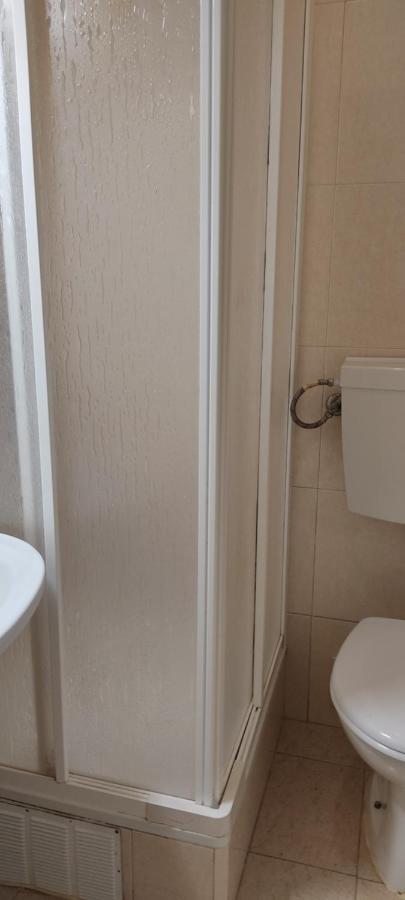 Quarto Triplo com Casa de Banho Privativa