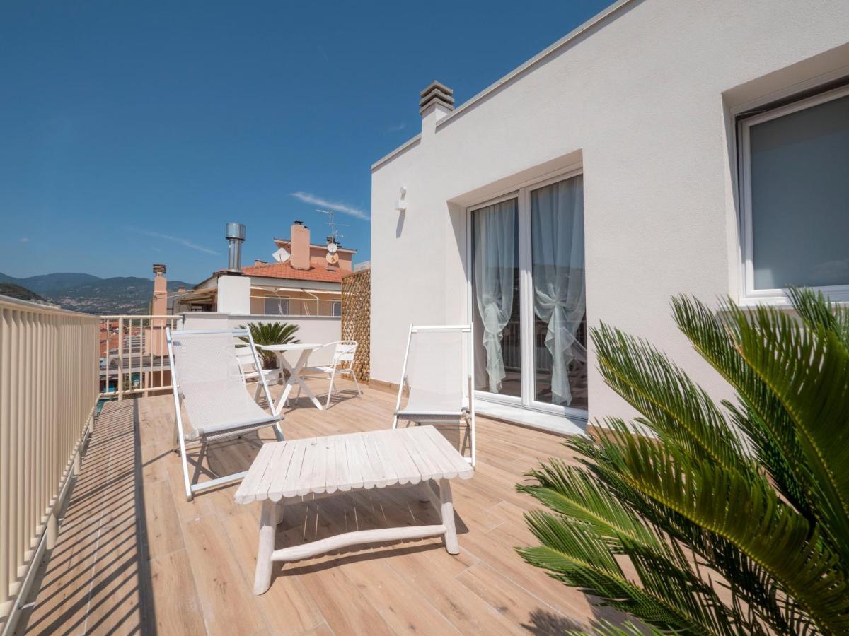 Deluxe Doppelzimmer mit Terrasse und Meerblick
