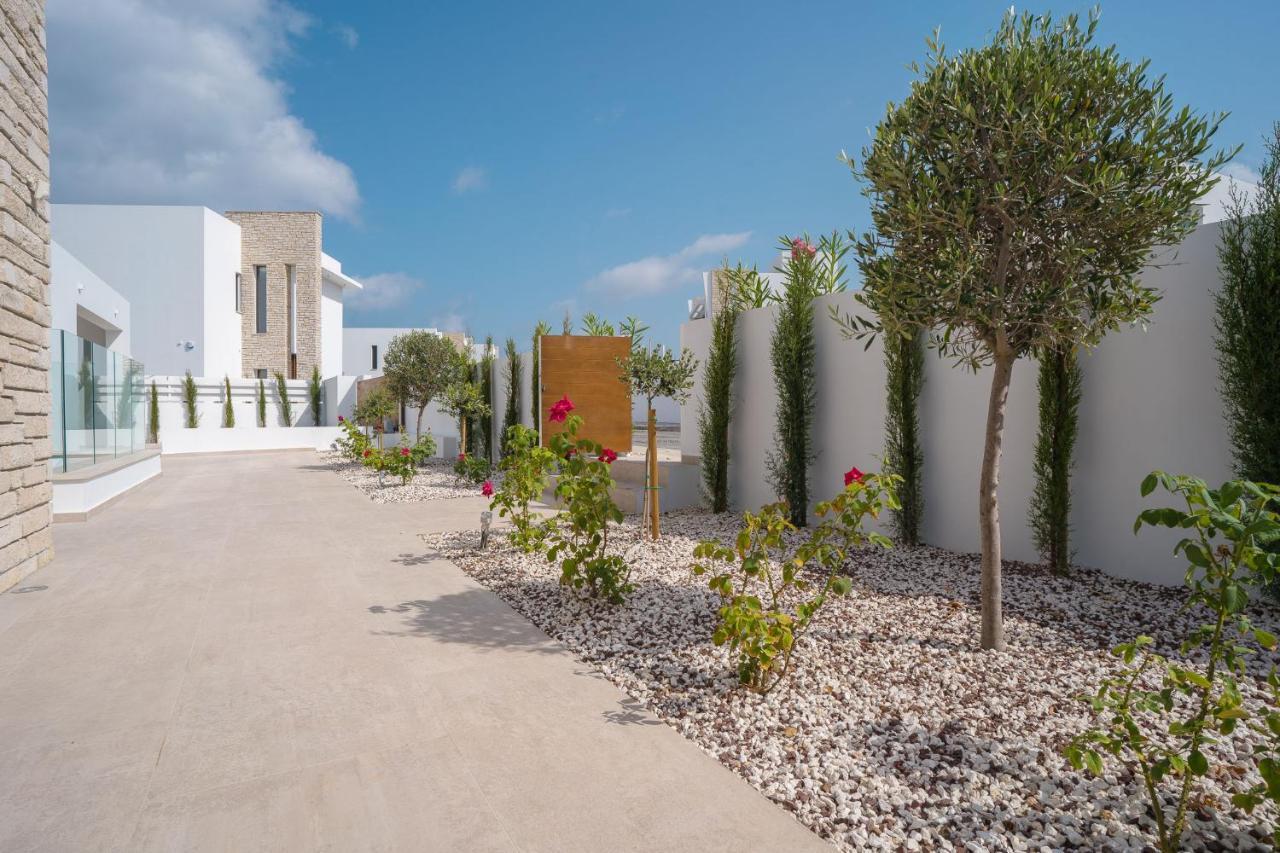 Villa with Garden View