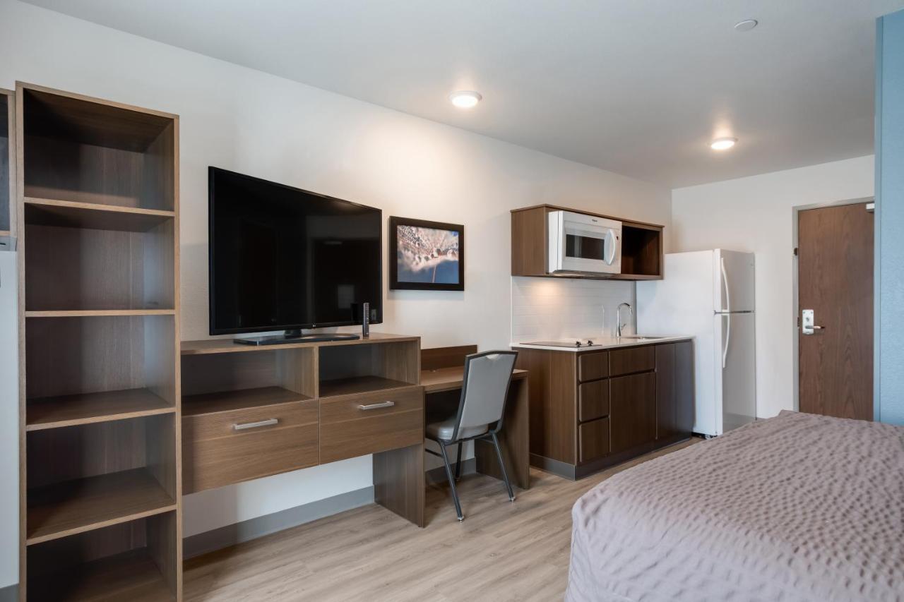 QUEEN SUITE WITH SOFA