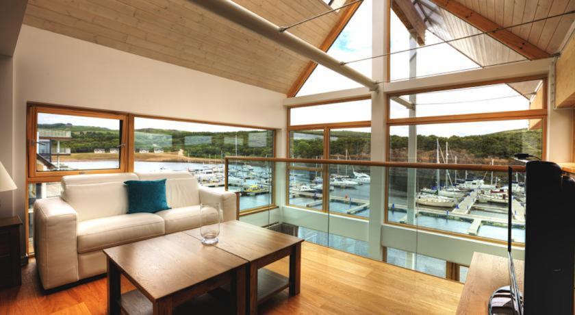 Luxury Three-Bedroom Apartment