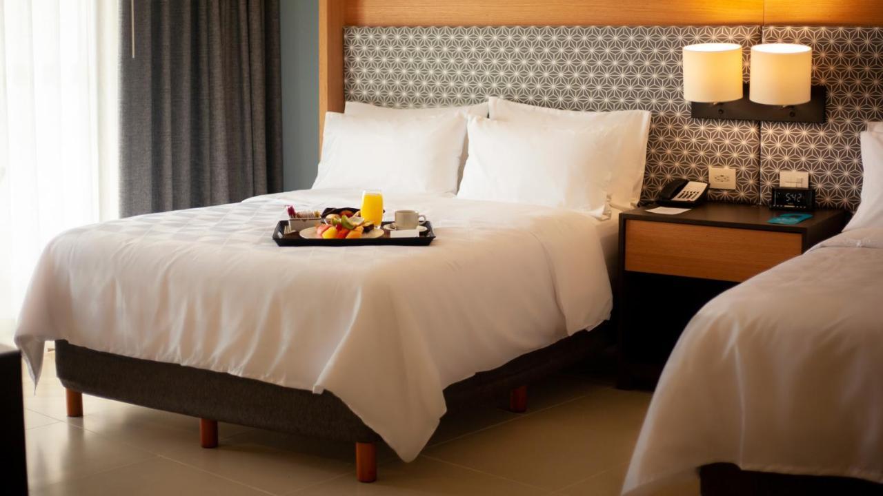 Premium Queen Room with Two Queen Beds and River View - Club Floor