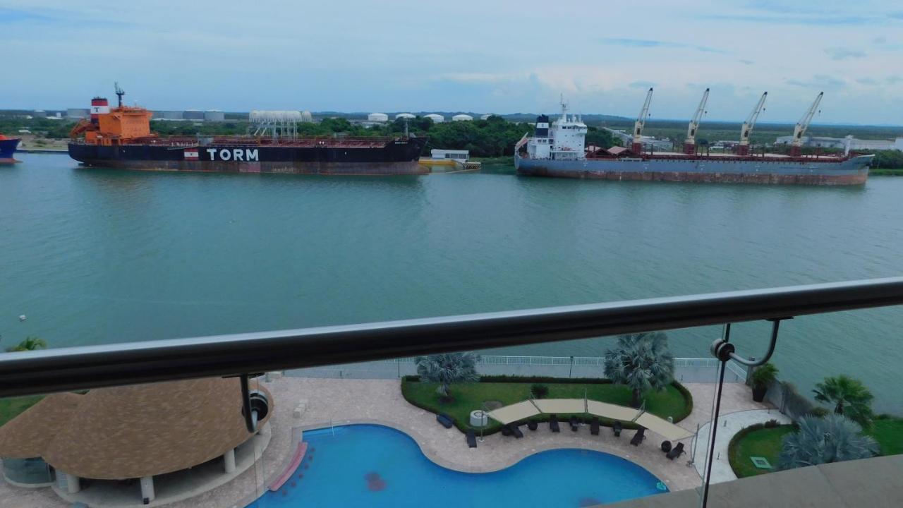 Standard King Room with River View