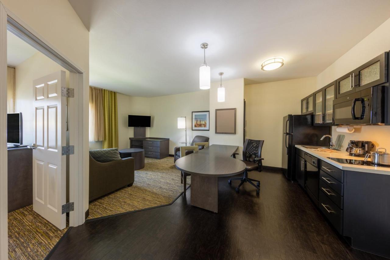 One-Bedroom Queen Suite Disability Access or Non-Smoking