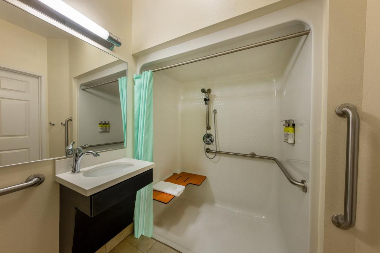 Queen Room Mobility or Hearing Access Non-Smoking