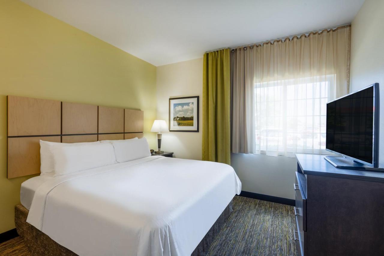 One-Bedroom Queen Suite Disability Access or Non-Smoking