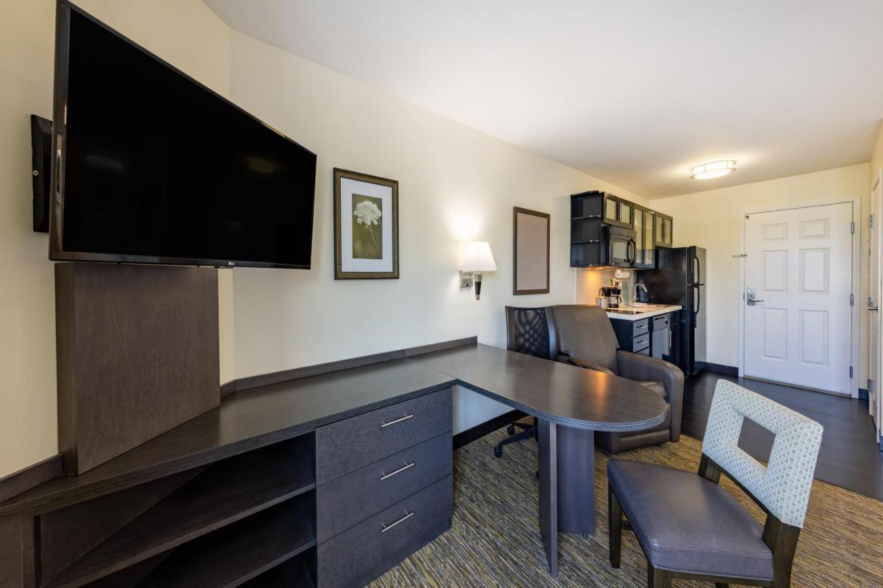 One-Bedroom Queen Suite Disability Access or Non-Smoking