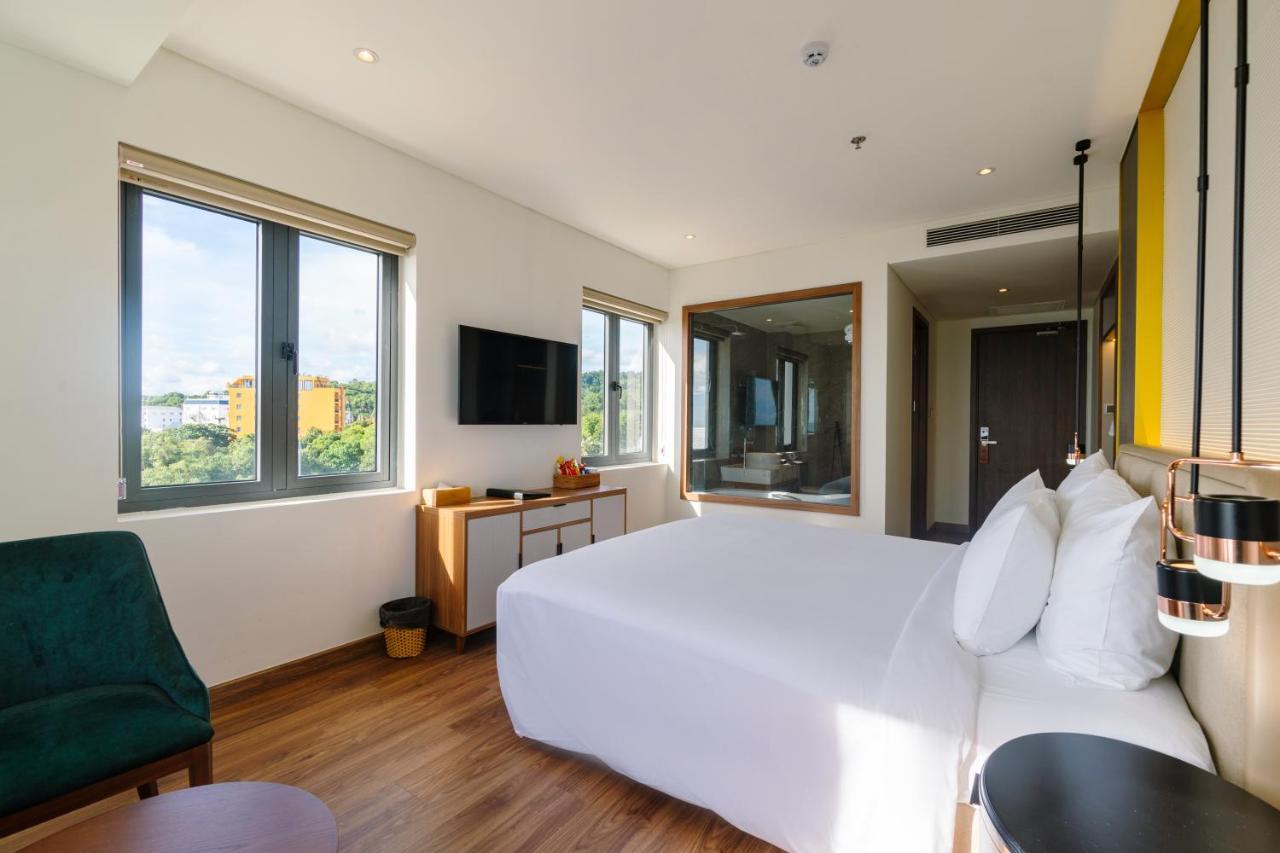 Deluxe Suite with Sea View,1270701511:JPEG