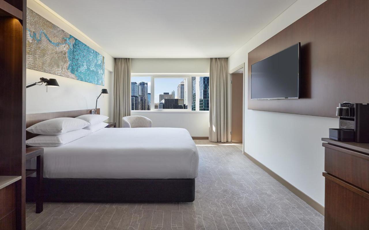 Queen Room with Roll-In Shower