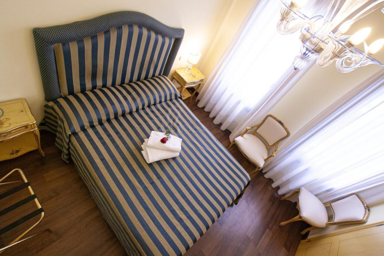 Small Double Room,1270830241:JPEG