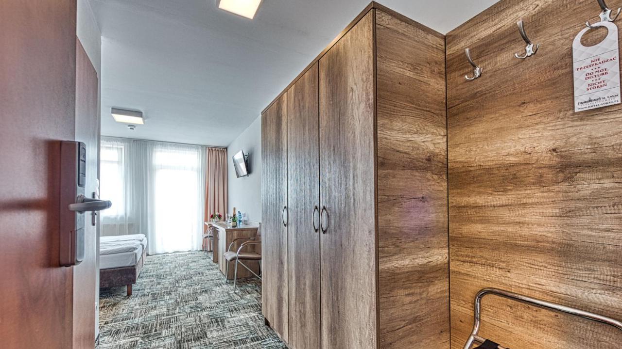 Doppel- oder Zweibettzimmer