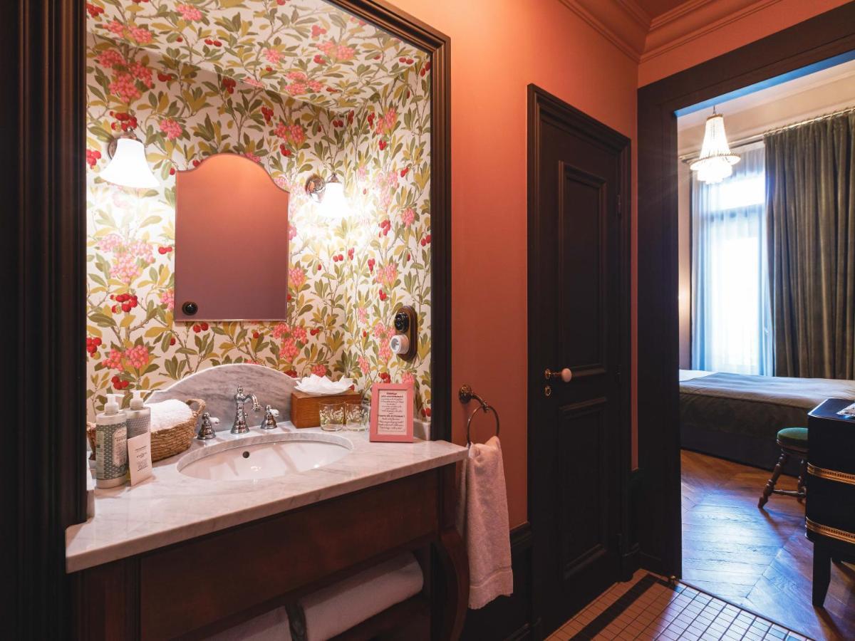 Deluxe Queen Room Boudoir