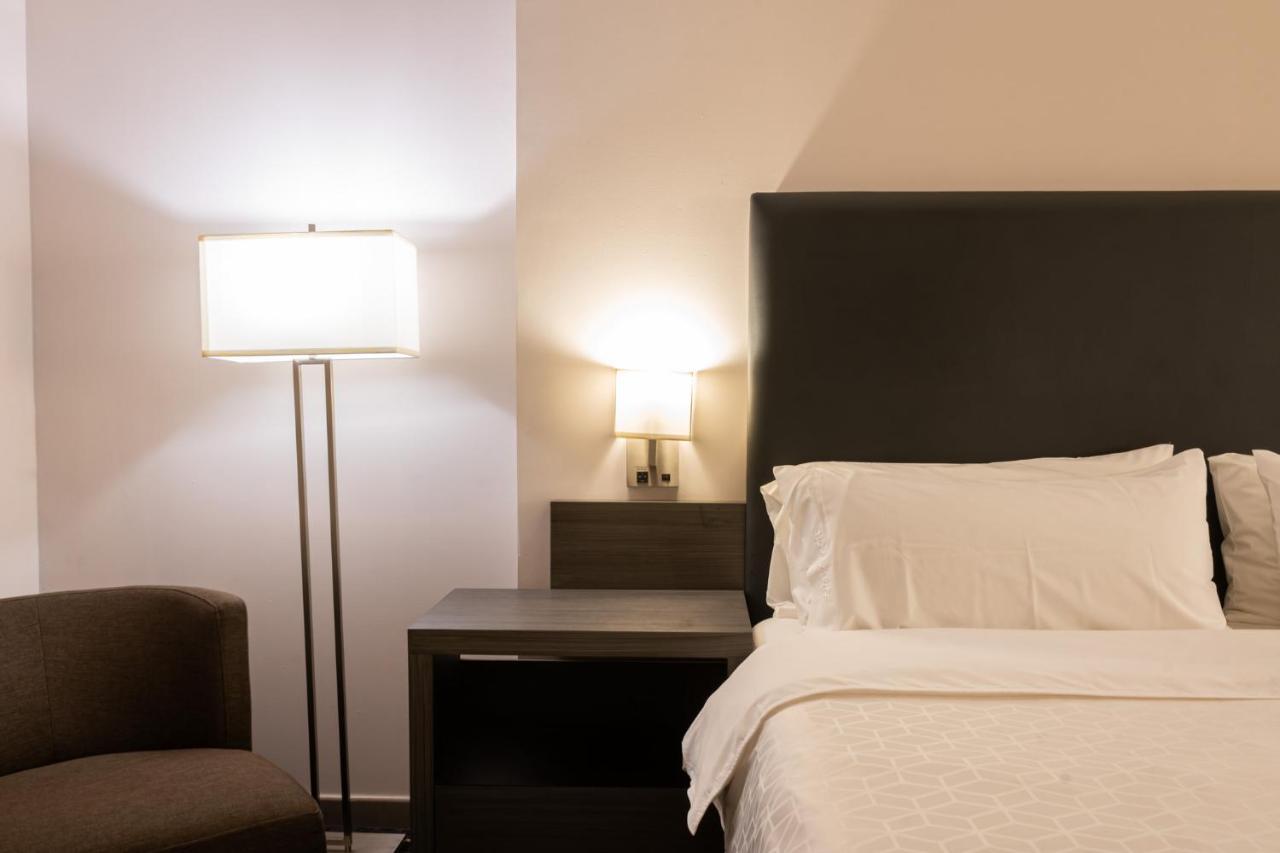 One-Bedroom King Suite