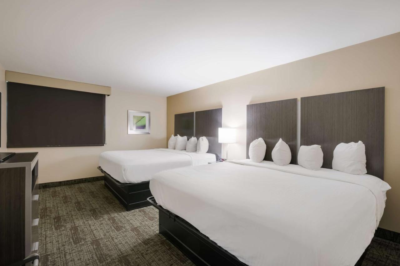King Suite with Two King Beds - Non-Smoking