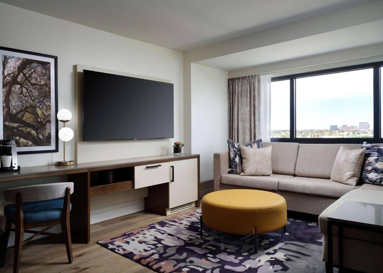 Corner Studio Suite King Room