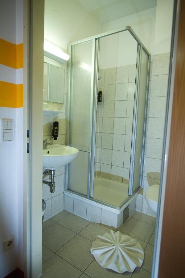 Single Room,1271913715:JPEG