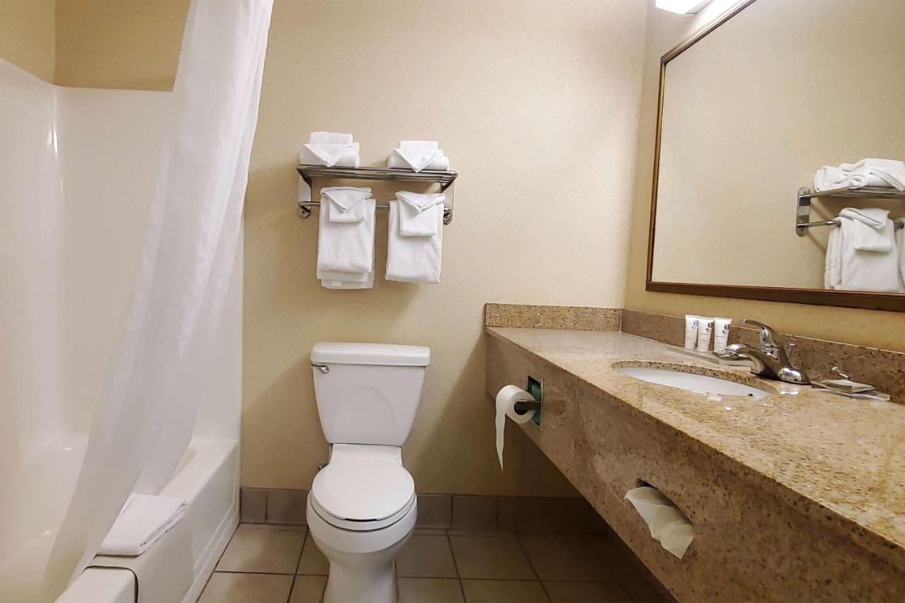 One-Bedroom Suite with Two Queen Beds - Non-Smoking