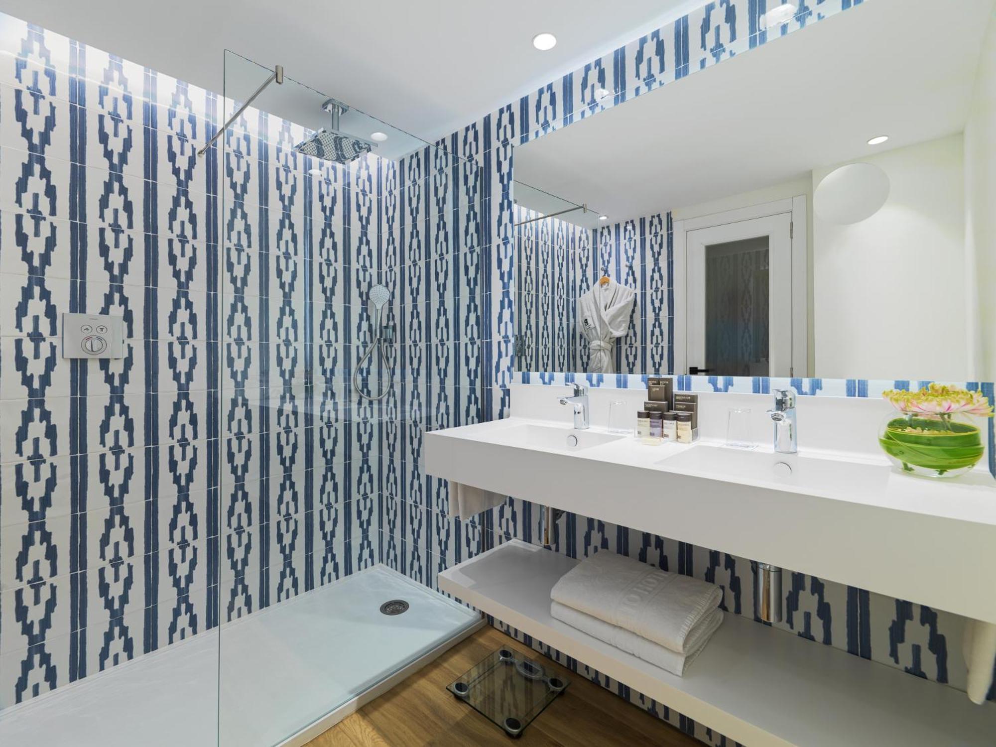 Superior Double or Twin Room with Sea View