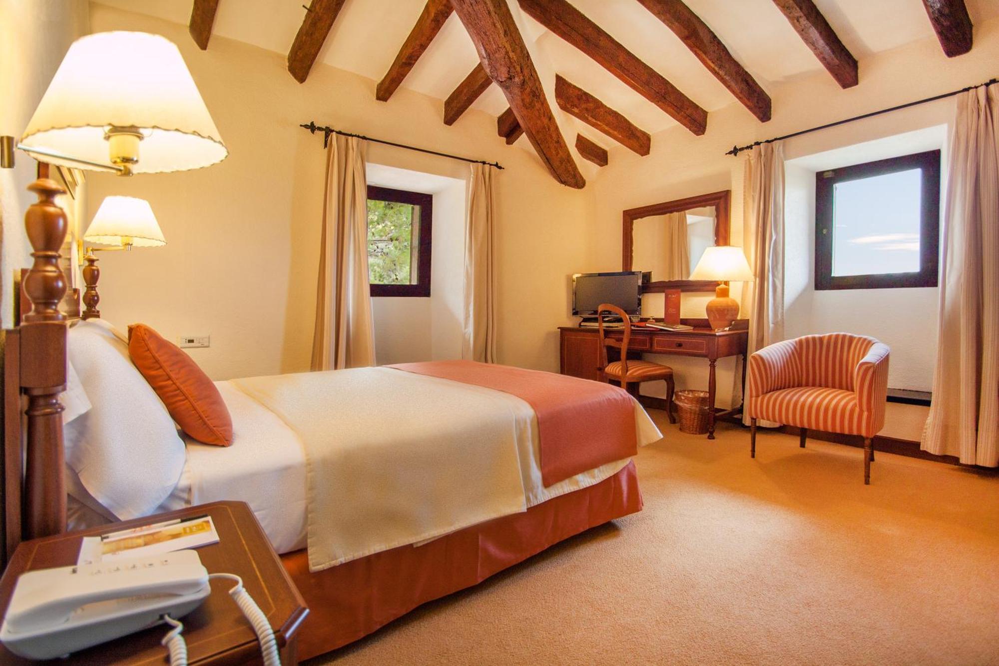 Single Room,816901781:JPEG