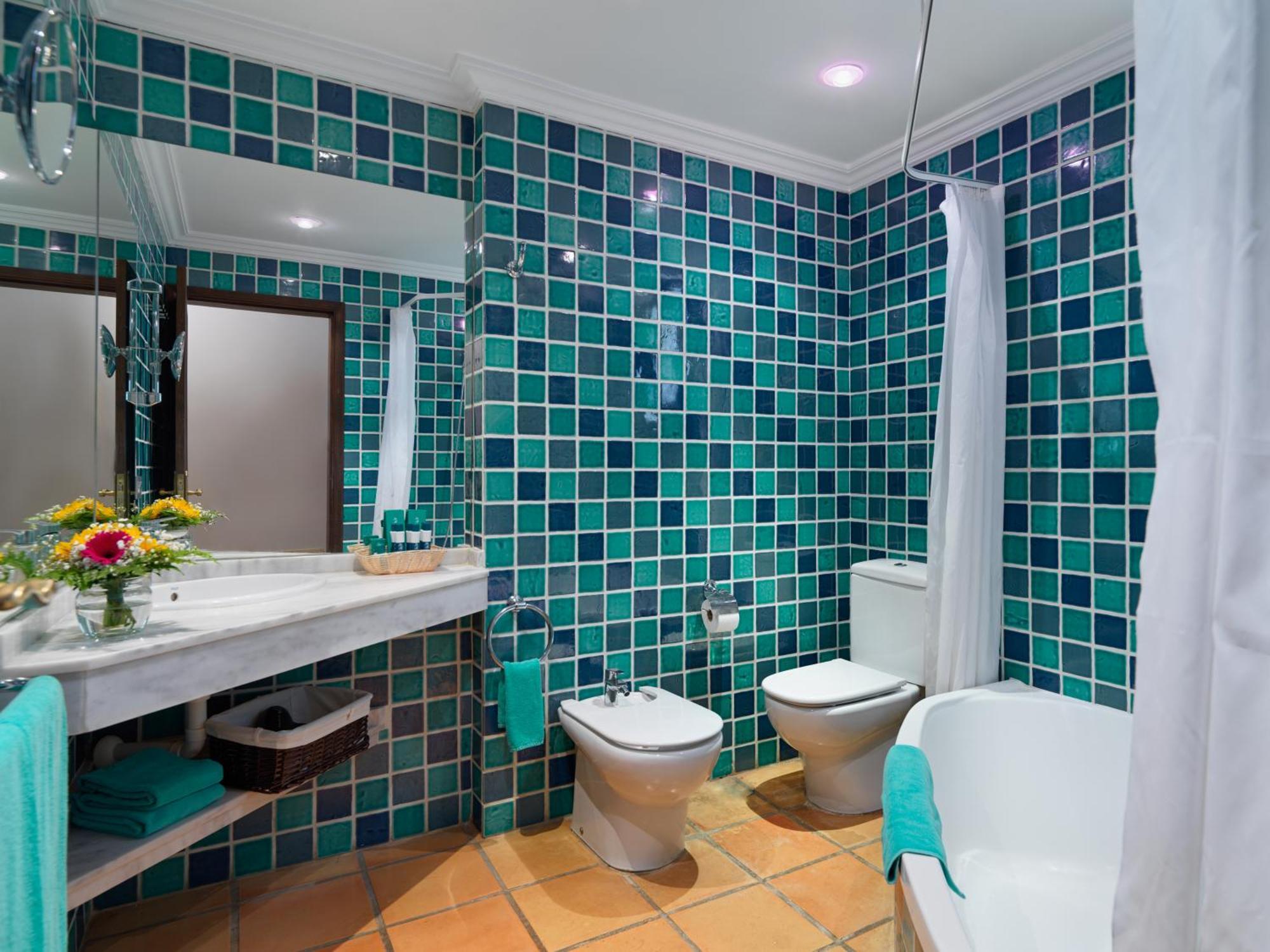 Three-Bedroom Apartment Suite,1272424810:JPEG