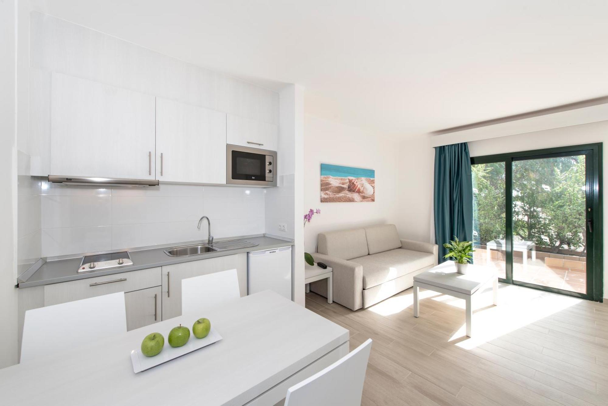 Superior One-Bedroom Apartment (2 Adults),1382181398:JPEG