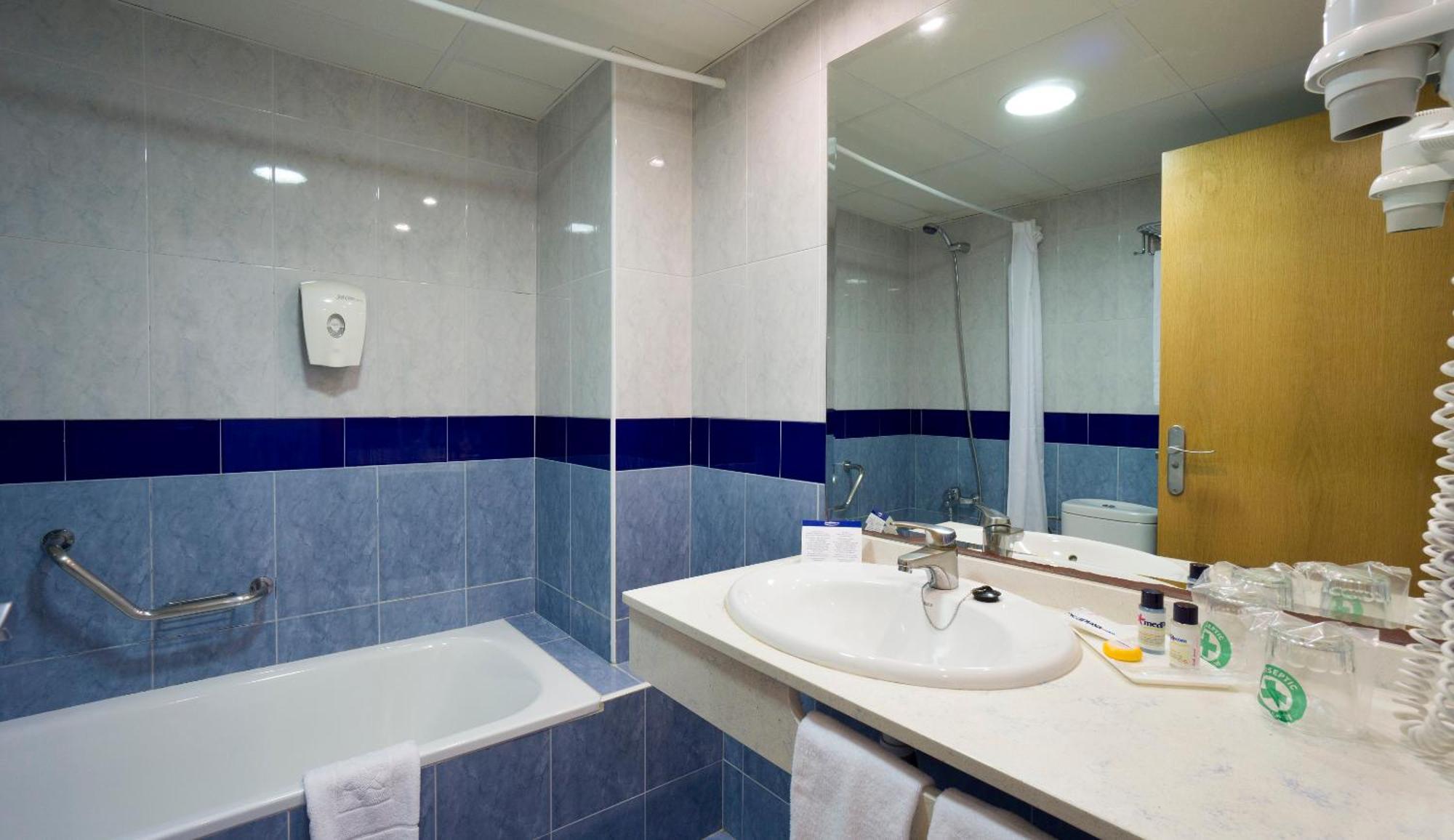 Single Room with Terrace (1 Adult),1307014954:JPEG