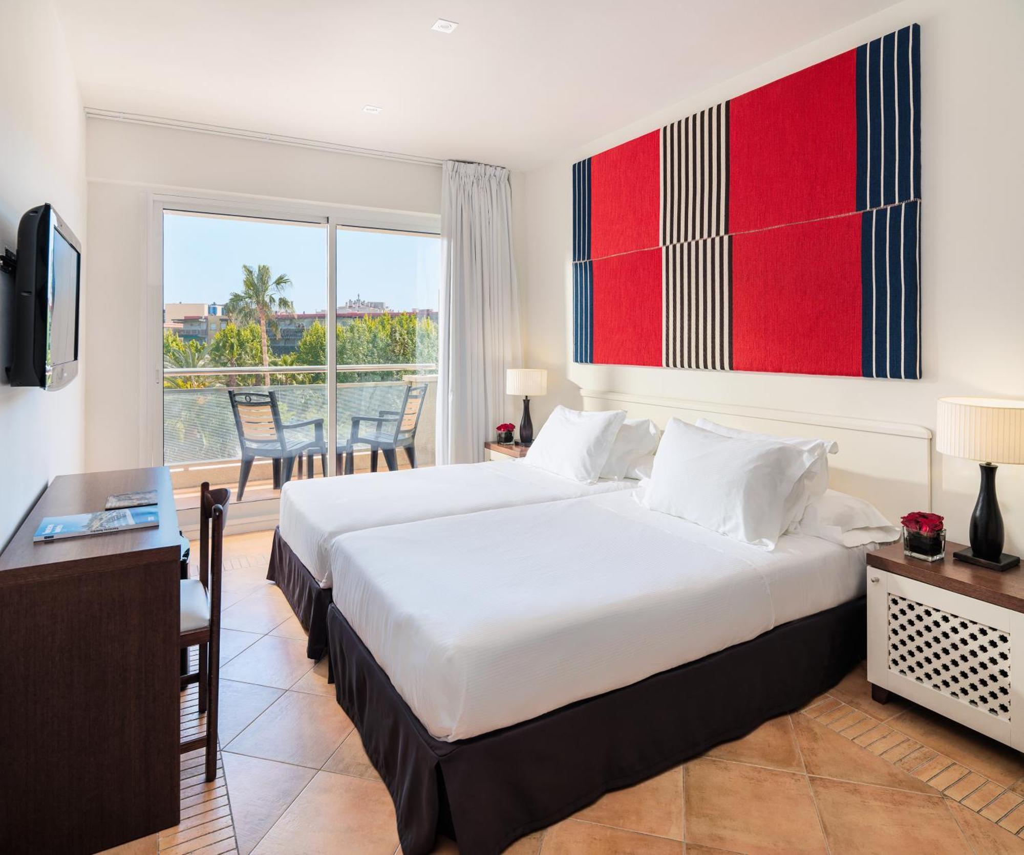 Quarto com Cama de Casal ou 2 de Solteiro (2 Adultos)