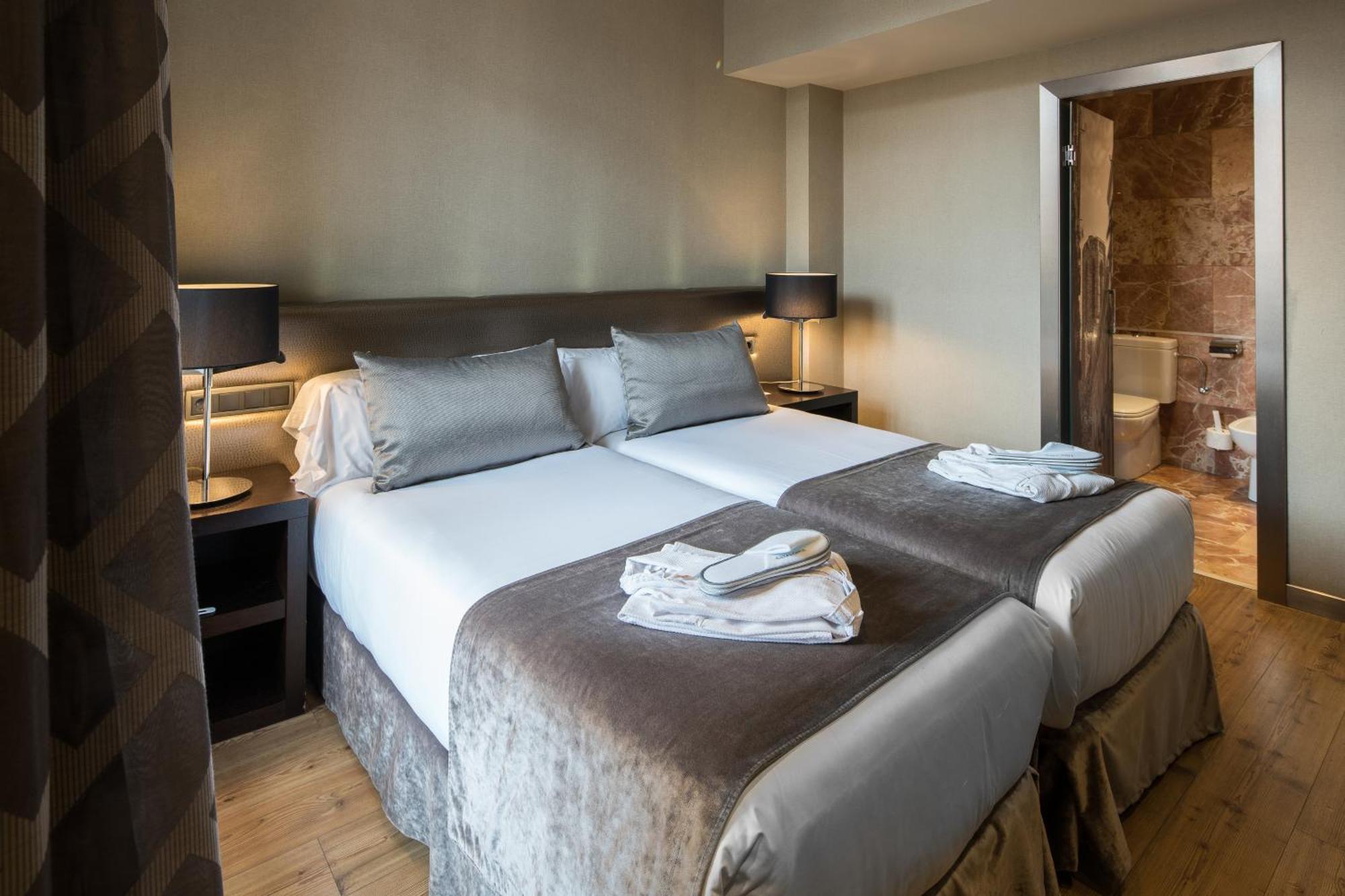 Chambre Double ou Lits Jumeaux avec Terrasse