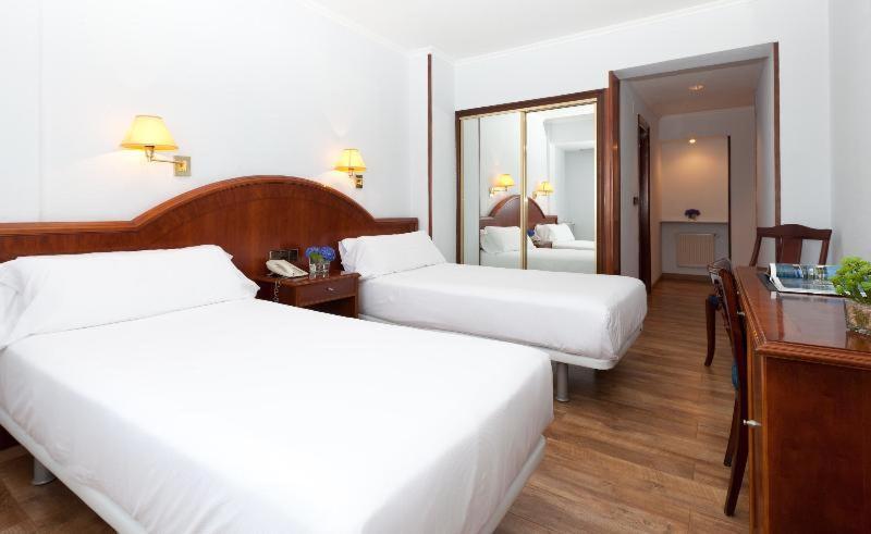 Standard Triple Room with Sea View