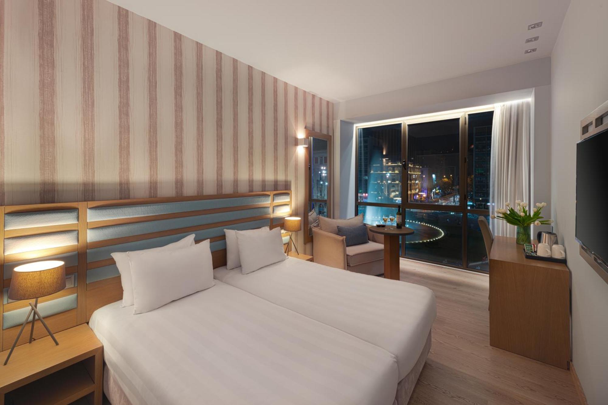 Deluxe Room Fountain View