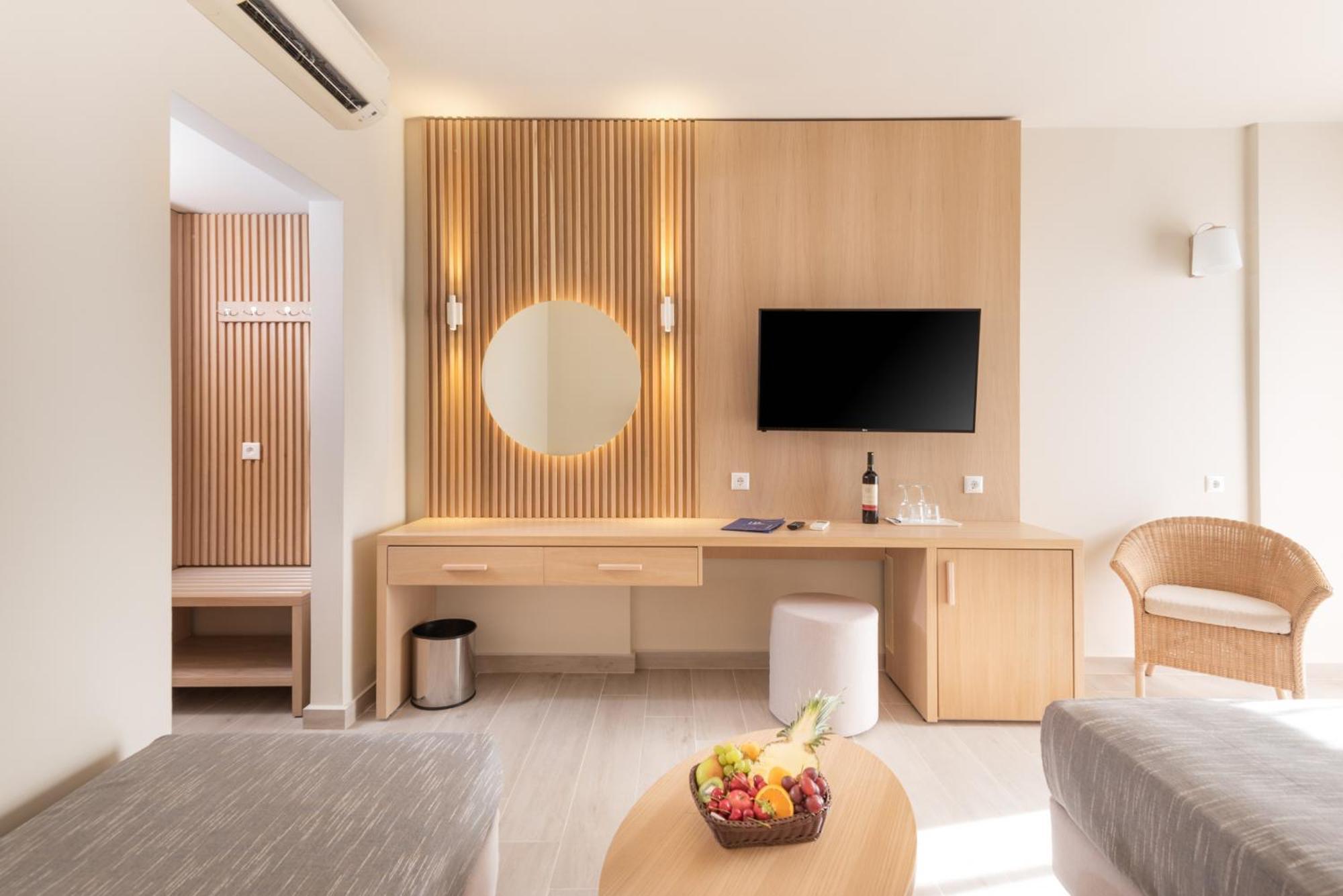 Double or Twin Room Sea View